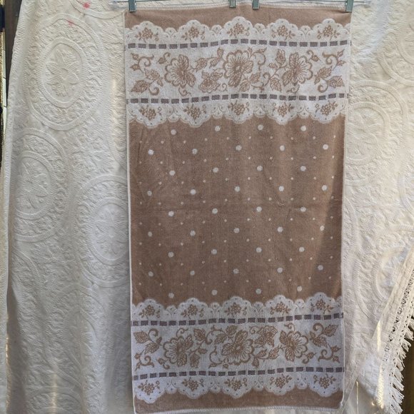 Vintage 60s FIELCREST FLORAL Polka Dot Tan White Bath TOWEL - Picture 1 of 7